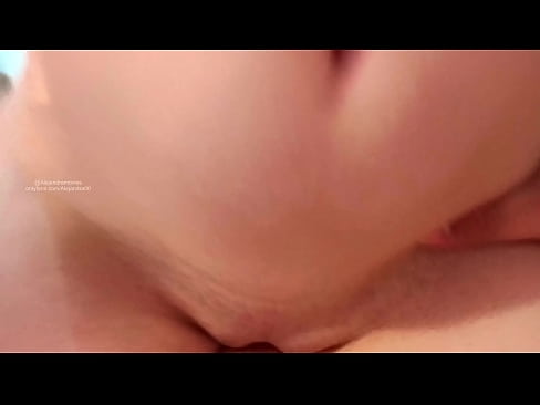 ❤️ Durmindo no cuarto da miña irmá e así espertei ❤️ Porno en nós ❌️
