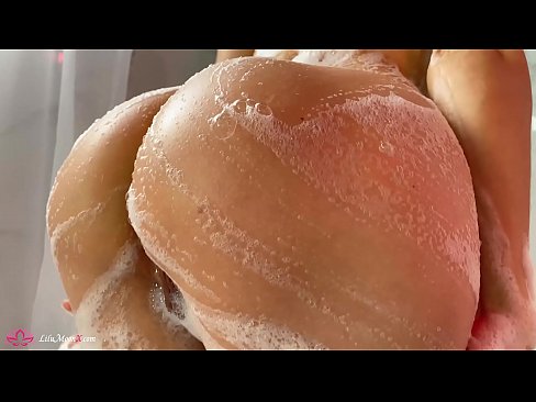 ❤️ Morena masturba o coño cun vibrador ata un orgasmo intenso na ducha ❤️ Porno en nós ❌️
